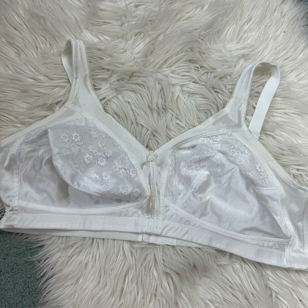 Underscore white bra size 44C // 2990
